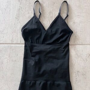 SPANX Black Fitted Smoothing Tank Top - small